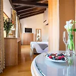 Residenza San Marco  La Padrona 3*