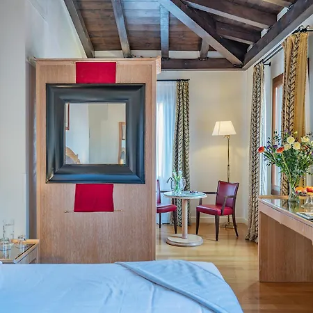 Residenza San Marco  La Padrona Affittacamere 3*